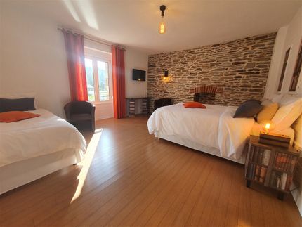 CHAMBRE N°3 CONFORTABLE ET LUMINEUSE DE 2 A 4 PERSONNES